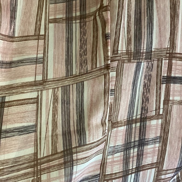 GAP Silk like sleeveless blouse. Pink grey tan print. - Picture 6 of 7